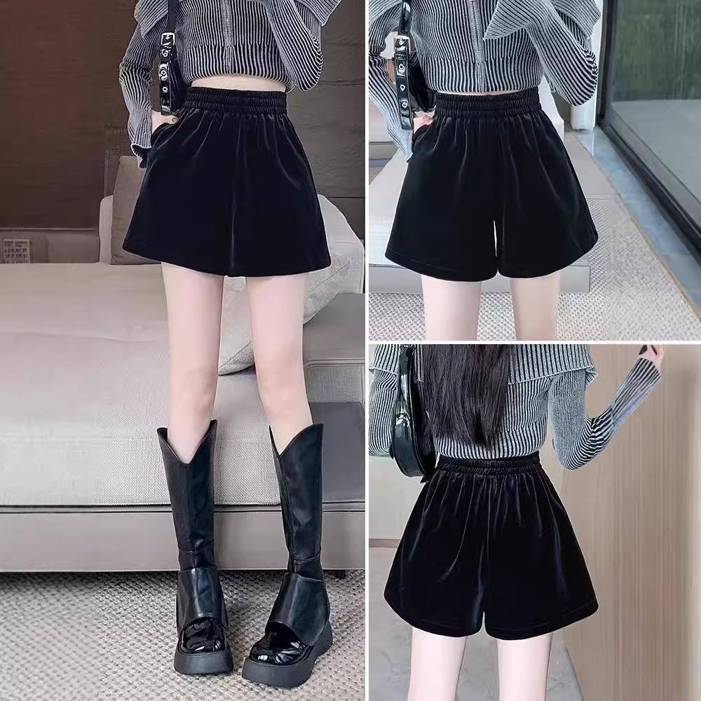 

Women s Black Velvet Elastic Waist Shorts - A-Line Wide Leg, Thickened for Early Autumn 2024 4XL (159-170 lbs) чорний