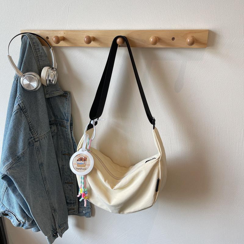 Large capacity bag women's versatile new niche fashion shoulder messenger bag commuter casual dumpling bag