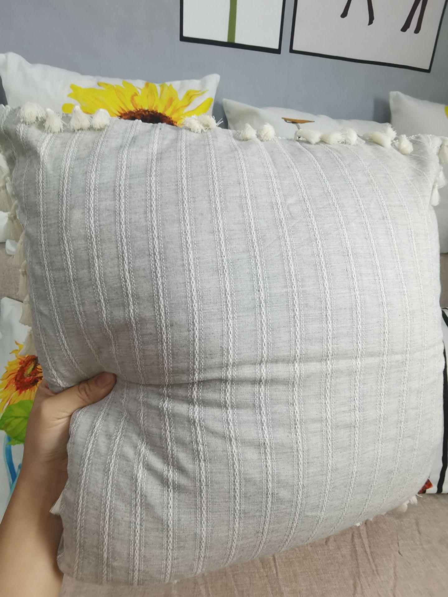 

Cute Ball Cotton and Linen Pillowcase Ins Style Nordic Simple Striped Waist Pillowcase Can Be Used As A Sofa 45 * 45 (without core)