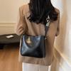 New PU soft leather bag women's French light luxury fashion high sense commuter shoulder messenger tote bag