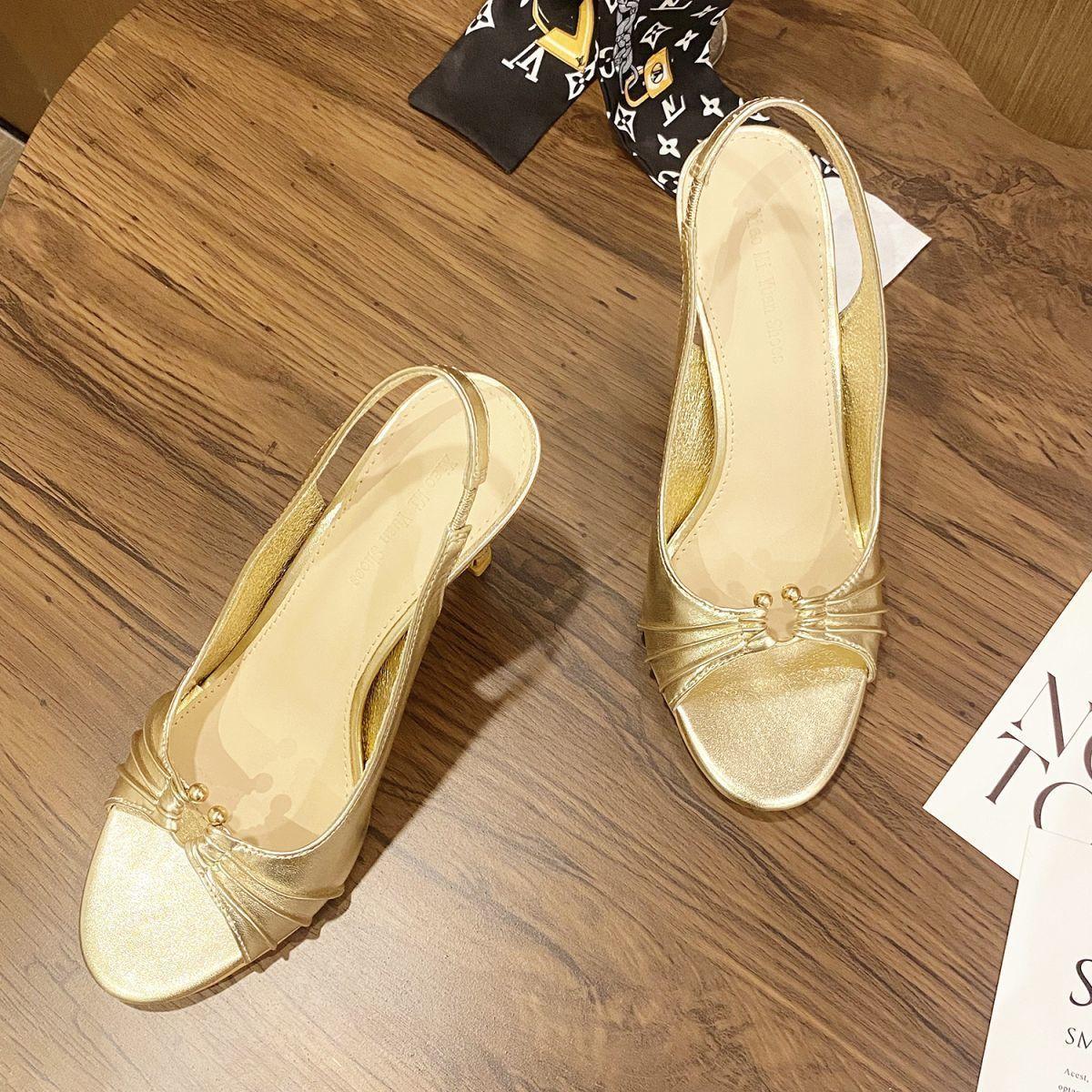 

New celebrity daughter gold wind fish mouth sandals thin heel round head sexy temperament royal sister metal buckle medieval high heels women 39 золотой