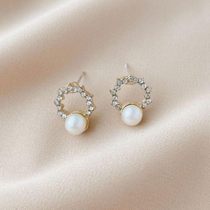 Light Luxury Pearl Stud Earrings Celebrity Temperament Flower Earrings Elegant High-end Earrings