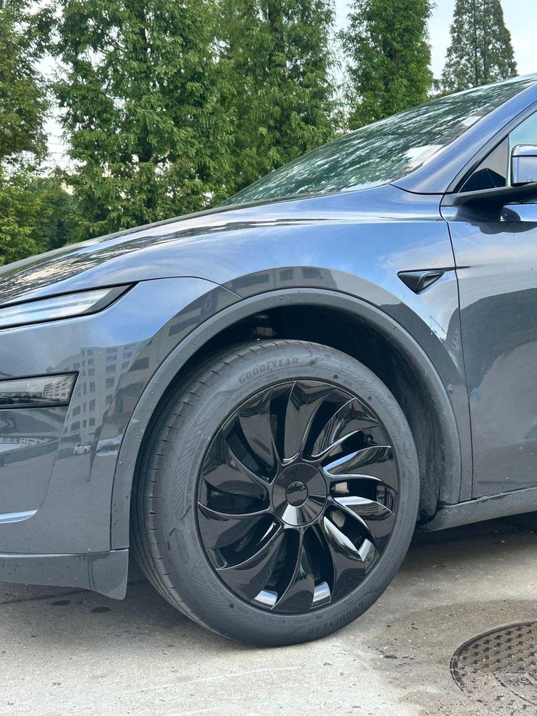 Model Y 19" Cyclone Wheel Hub Covers: Full Wrap, Anti-Scratch, Decorative Modification. Designed for the updated version.