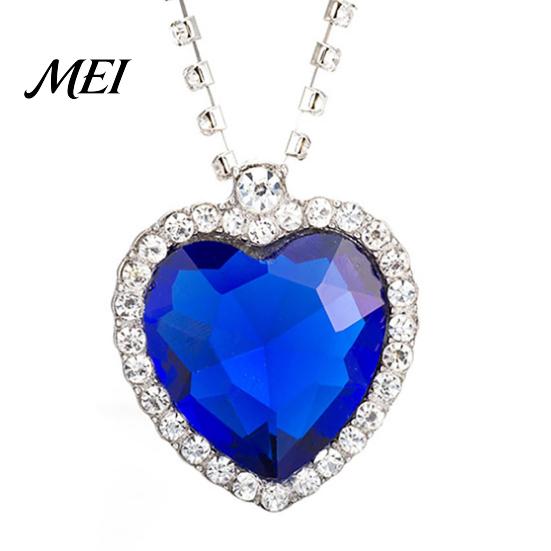 Light-reflecting Pendant Blue Heart Necklace, Faux Diamond Sparkly Romantic Elegant Daily Wear Necklace Jewelry Gift for Women Wife Girlfriend