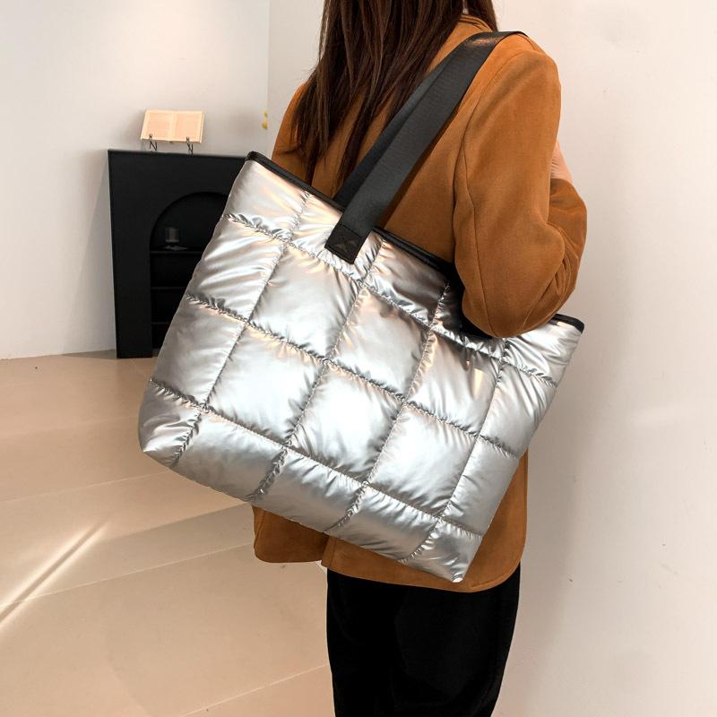 2025 winter new fashion casual commuter bag Korean version simple fashion shoulder bag casual fashion handbag bag