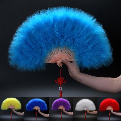 Skladací ventilátor Fluffy ľahká dekorácia na pódium
