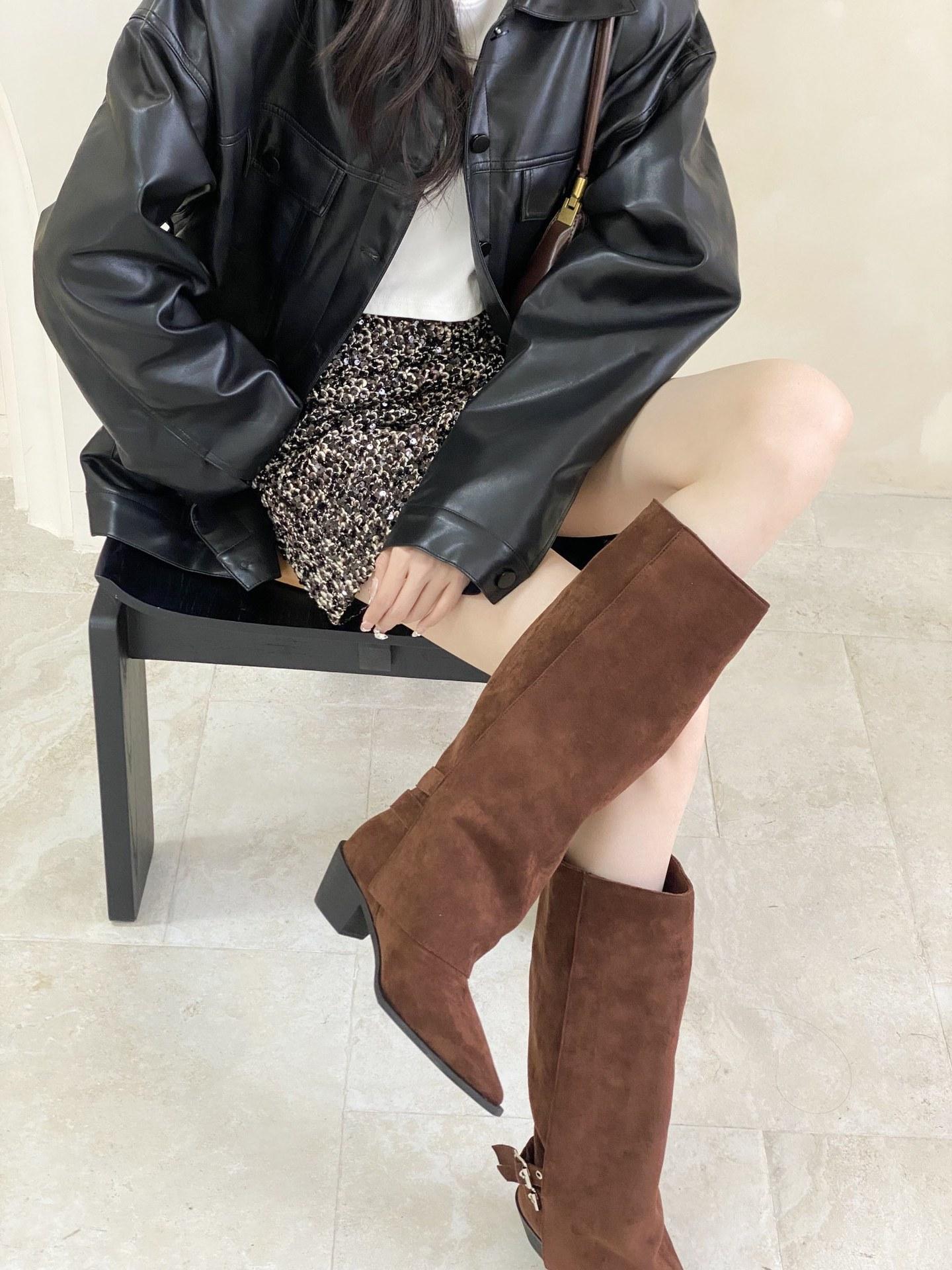 

2025 autumn and winter new pointed but knee belt buckle thick high heel boots high heel boots high boots pant leg boots 39 темно-коричневого