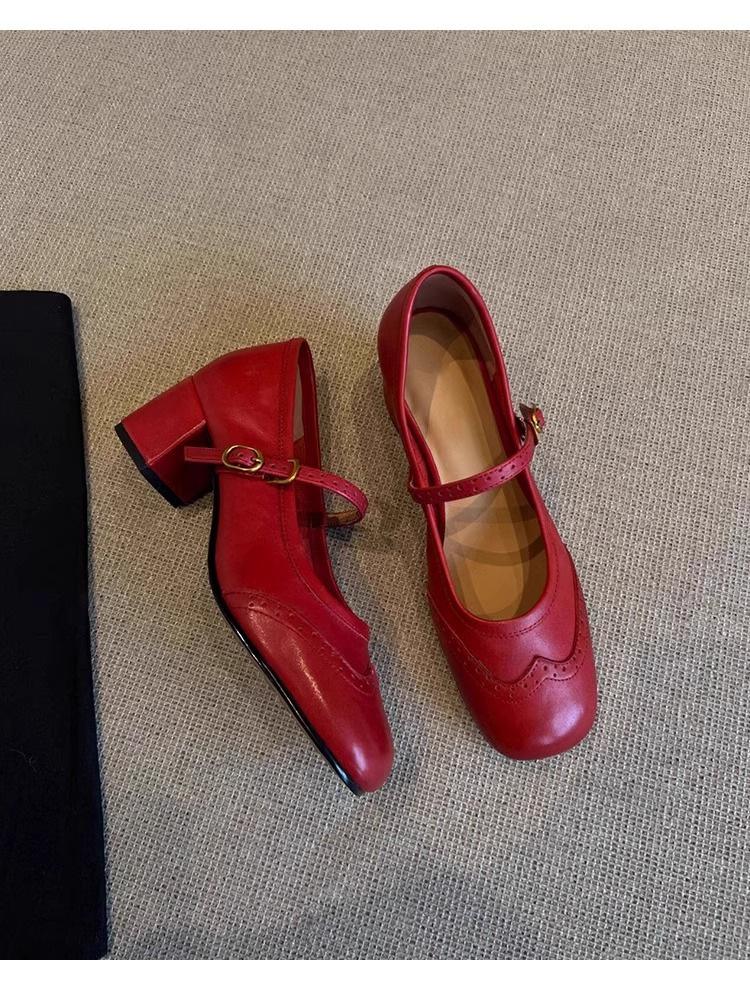 

Французские ретро красные туфли на высоком каблуке женские весенние новинки 2025 года одно слово с гравировкой на толстом каблуке легкие балетки 39 красный