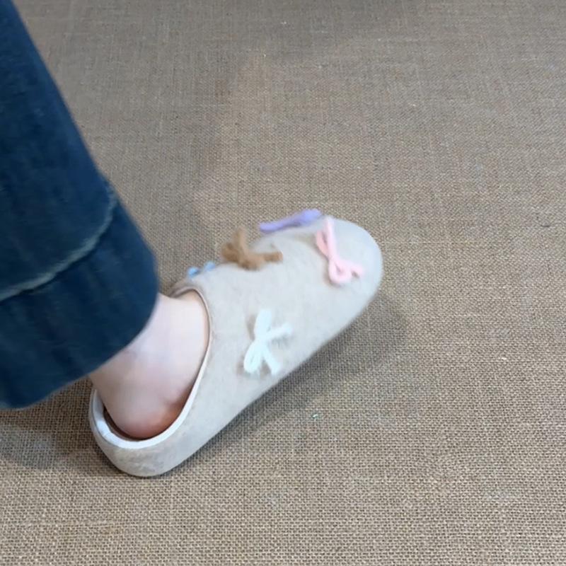 

Дизайнерские замшевые шлепанцы на толстой подошве с бантом, женские, весенне-осенние, маленькая фея с юбкой, нескользящие, на одном педале, с закрытым носком 40 хаки