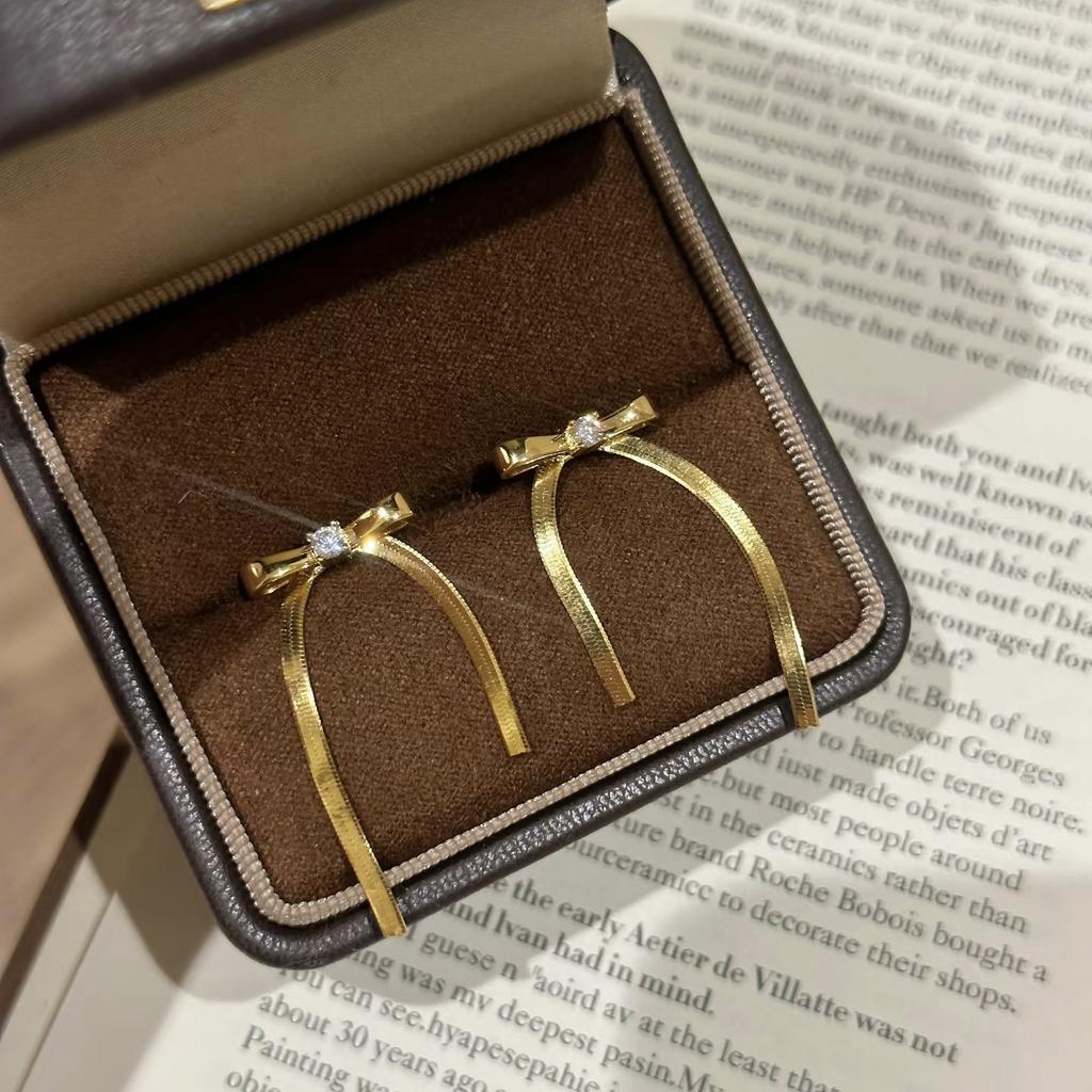 Bow Snake Bone Chain Earrings Small Fresh Sweet Elegant Clavicle Chain Versatile Blade Chain Set