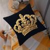Federa con Ricamo Corona Dorata - Arredamento Lussuoso per la Casa, Perfetta per Soggiorno e Camera da Letto, Regalo Ideale per Amanti del Tema Reale