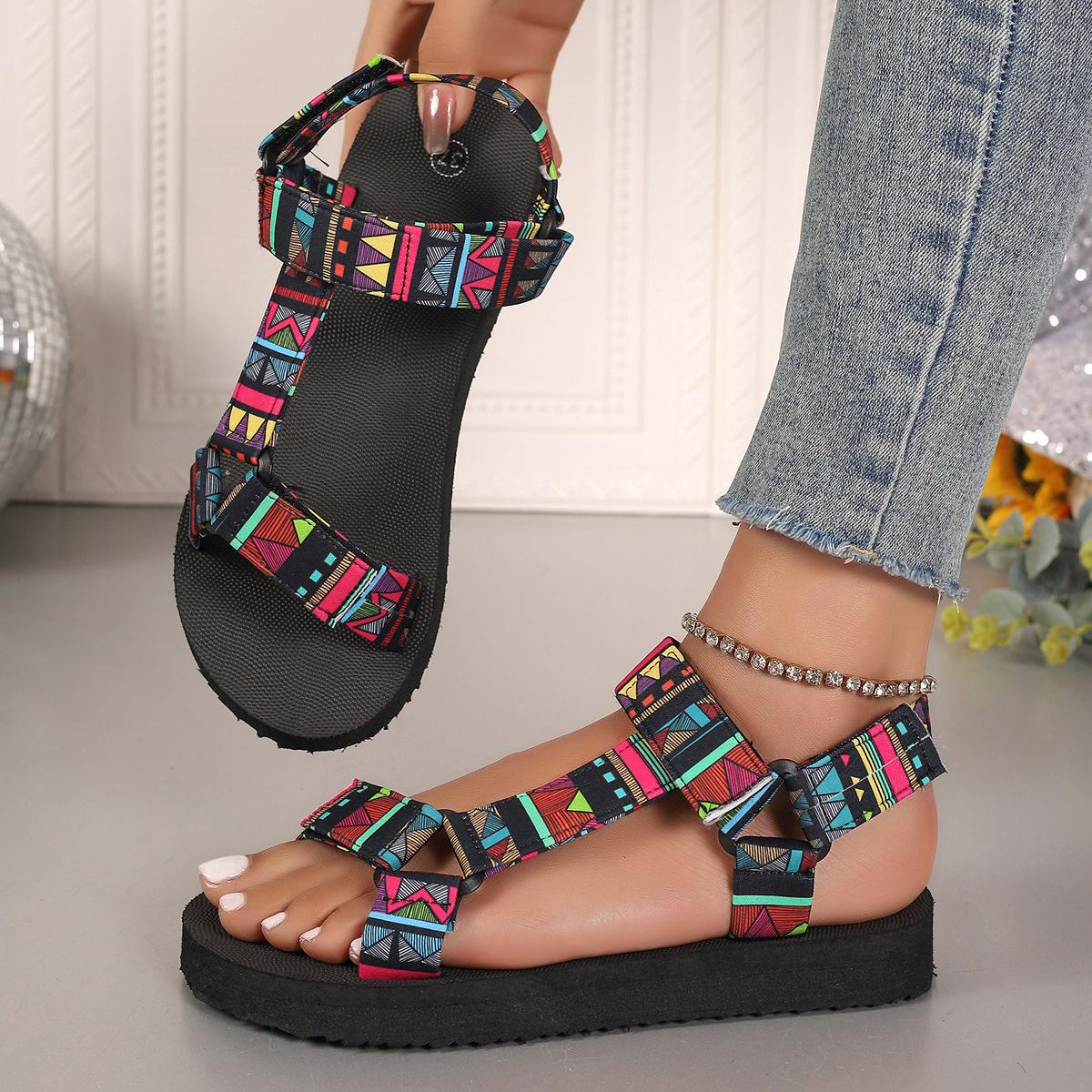 

Женские сандалии на плоской подошве с принтом большого размера 2025 весна и лето новая тонкая подошва европейский и американский этнический стиль сандалии-липучки для пляжа 41 красный