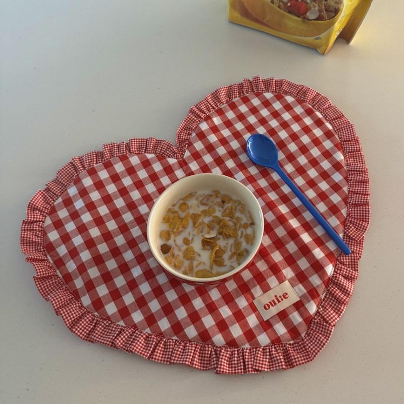 Placemats Dining Table Korean Plaid Red Blue Heart-Shaped Placemat Water Cup Mat Cute Pleated Lace Mat Fabric Coaster Dining Mat