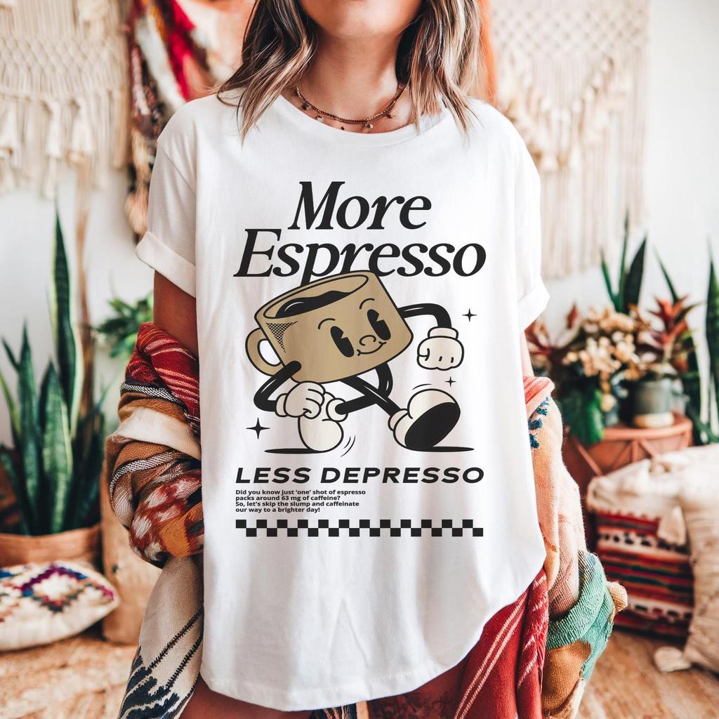 Più Espresso Meno Depresso Stampa Lettere T-shirt Manica Corta Divertente Grafica Addetto al Caffè Unisex Top Regalo Per Amanti del Caffè