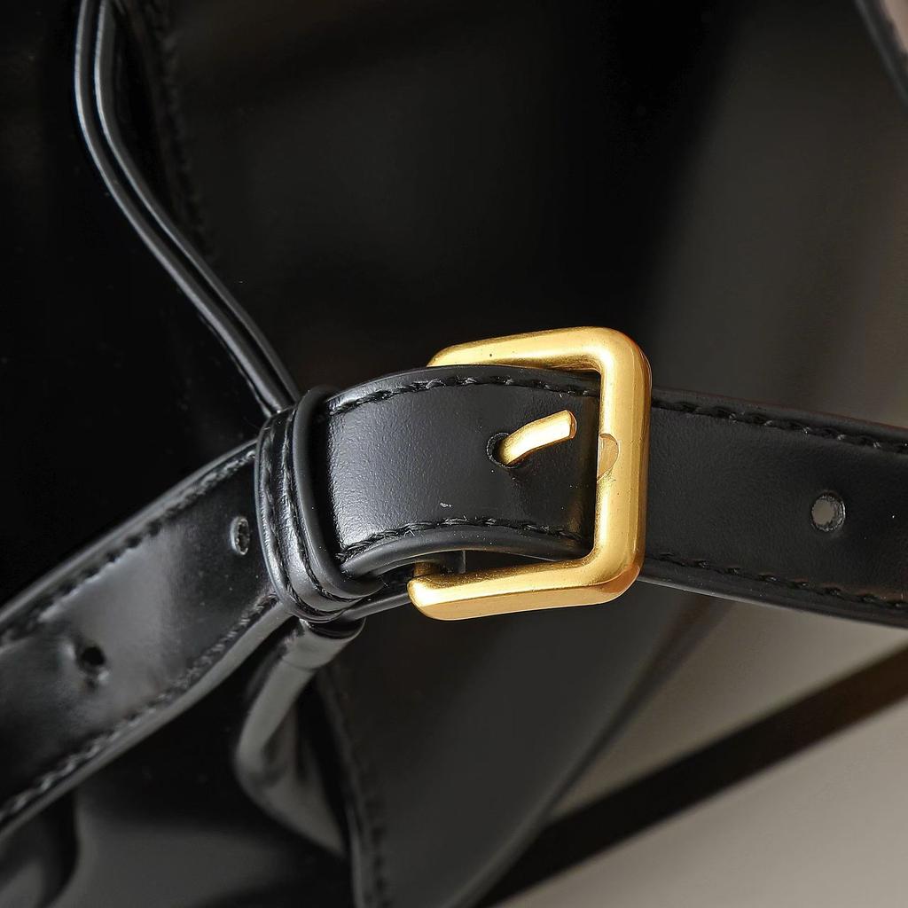 Nový Miao miu 2025 plátěný batoh velkokapacitní prémiový pocit všestranný přenosný ramenní cestovní dojížděcí batoh