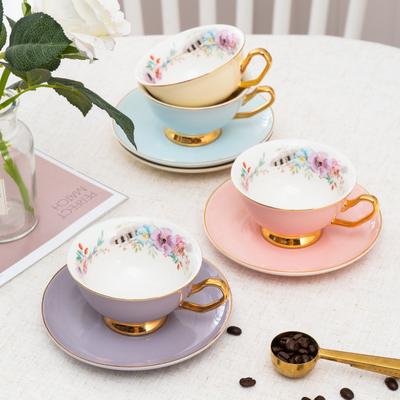 Tazza da caffè in ceramica a due pezzi con bordo dorato a forma di fiore retrò francese. Tazza da tè con fiori. Tazza da acqua. Tazza da latte