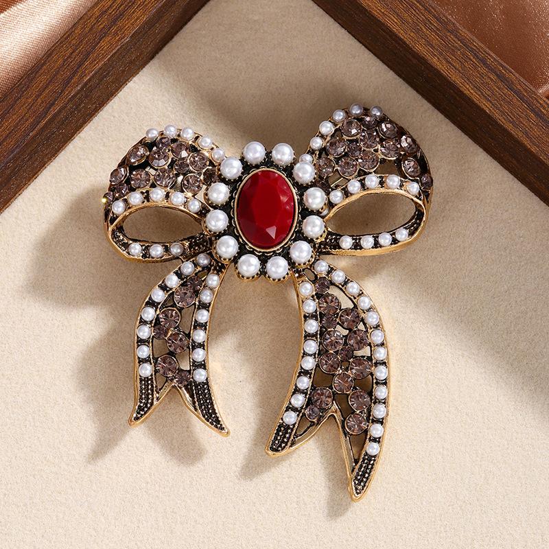 Large retro bow tie brooch, high-end, niche, fashionable and versatile, women s coat accessories, bow tie brooch