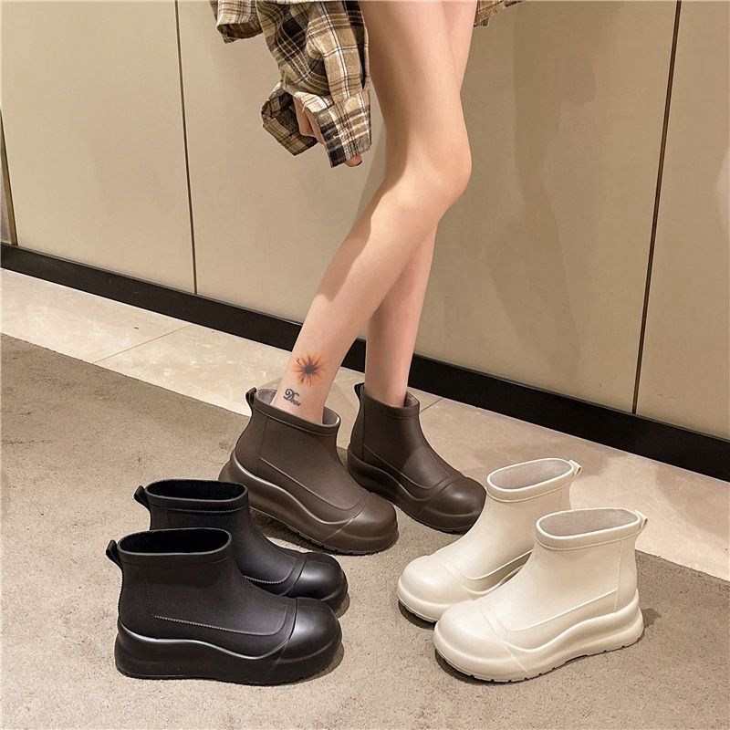 Trending 2025 Women's Short Waterproof Rubber Boots Adult Outdoor AntiSlip Thick Sole Fashionable Rain Shoes for Women