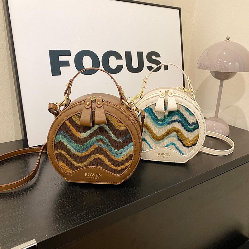 This year's popular bag women's 2025 new wavy pattern small round bag Korean version fashionable personalized portable shoulder bag women's bag