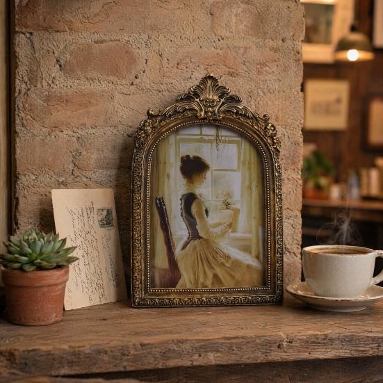 Large Vintage Picture Frame Retro Arched Po Frame for Tabletop/Wall Mounting Embossed Resin