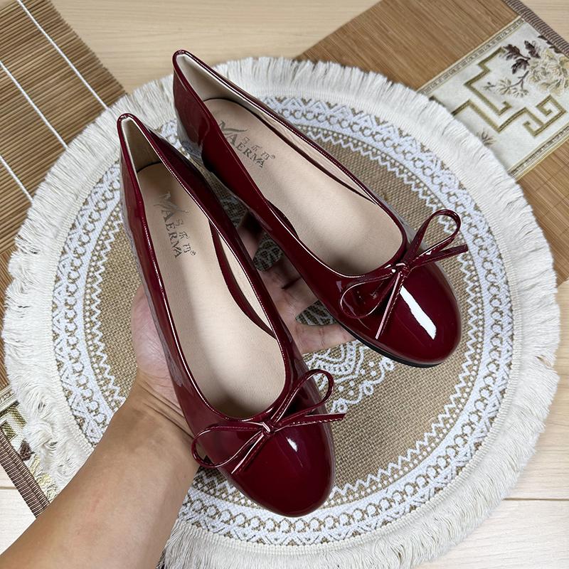 Fashion Flat Shoes Women's 2025 Spring and Autumn New Round Toe Ballet Shoes Bow Knot Shallow Retro Patent Leather Red Plus Size 43 44