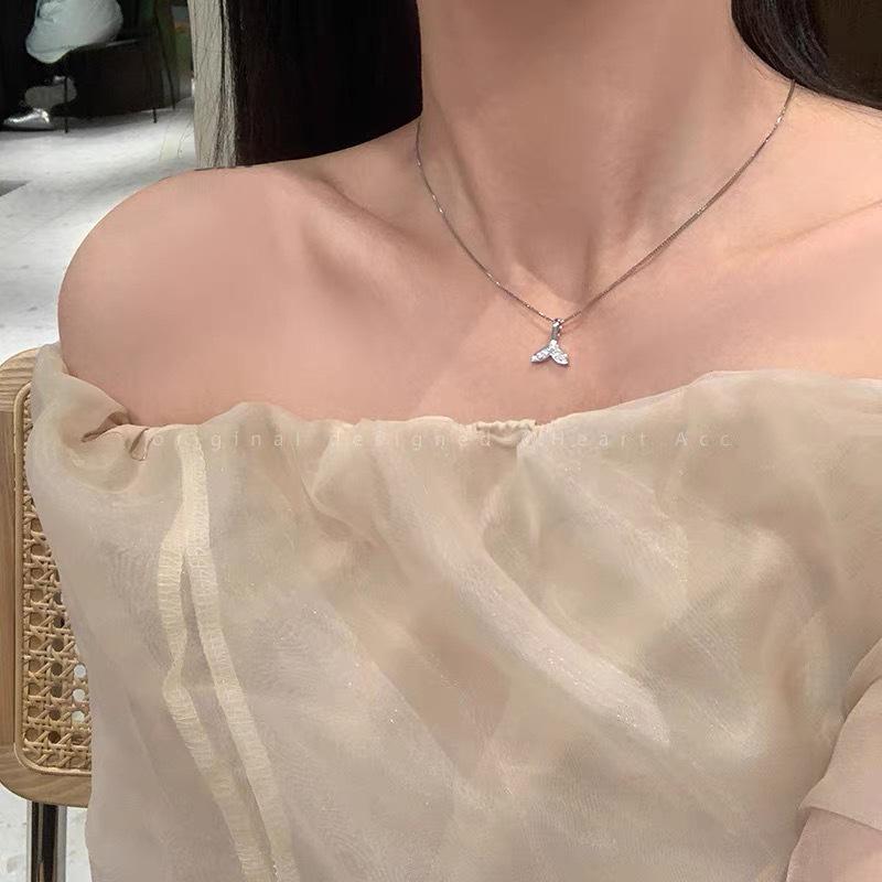 Women's Gold Fishtail Pendant Necklace - Trendy Luxury Clavicle Chain