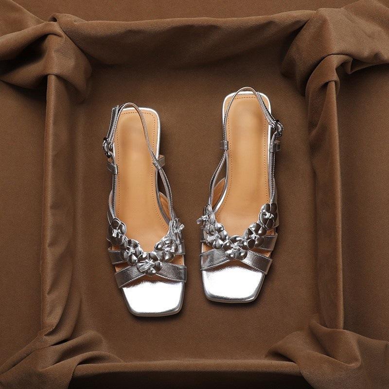 

Open-toed thick-heeled low-heeled Roman sandals women s summer 2025 new fashion word with flower sandals 40