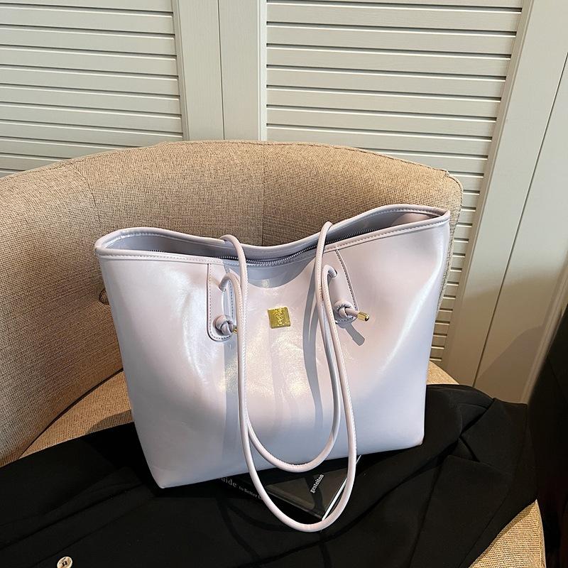 

Модная и повседневная портативная сумка-тоут большой вместимости 2025 новая простая и универсальная сумка через плечо высококлассная женская сумка для поездок на работу фиолетовый