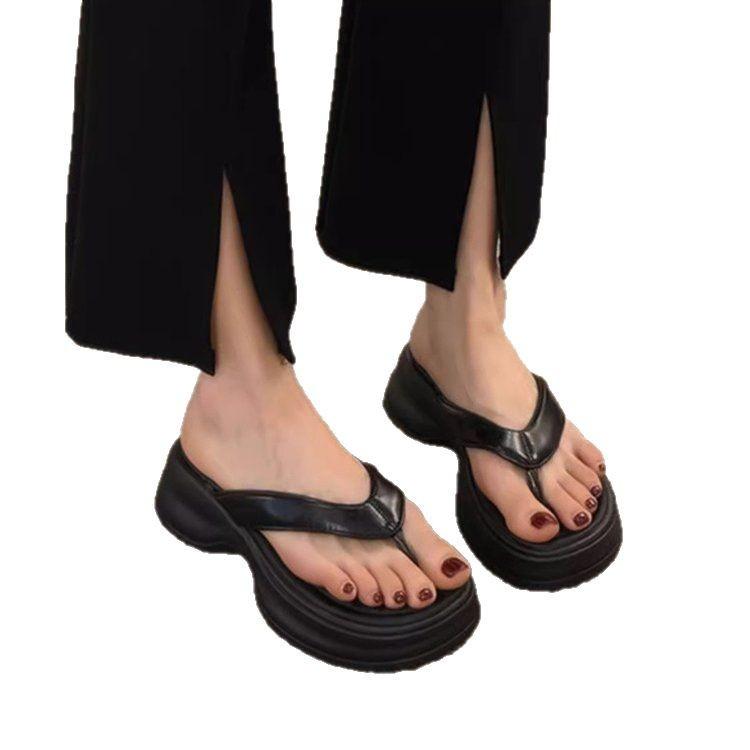 Cool slippers women's summer wear 2025 new versatile casual non-slip beach sandals lazy fashion thick-soled flip-flops