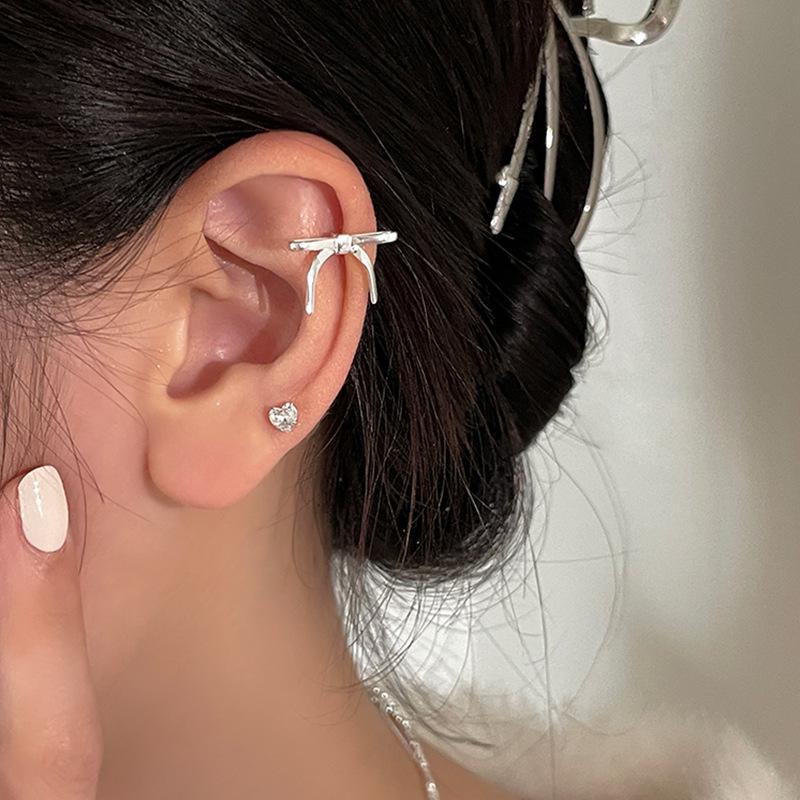 Niche Design Women's Bow Metal Stud Earrings - Simple, Fashionable, Versatile Ear Cuff Jewelry.