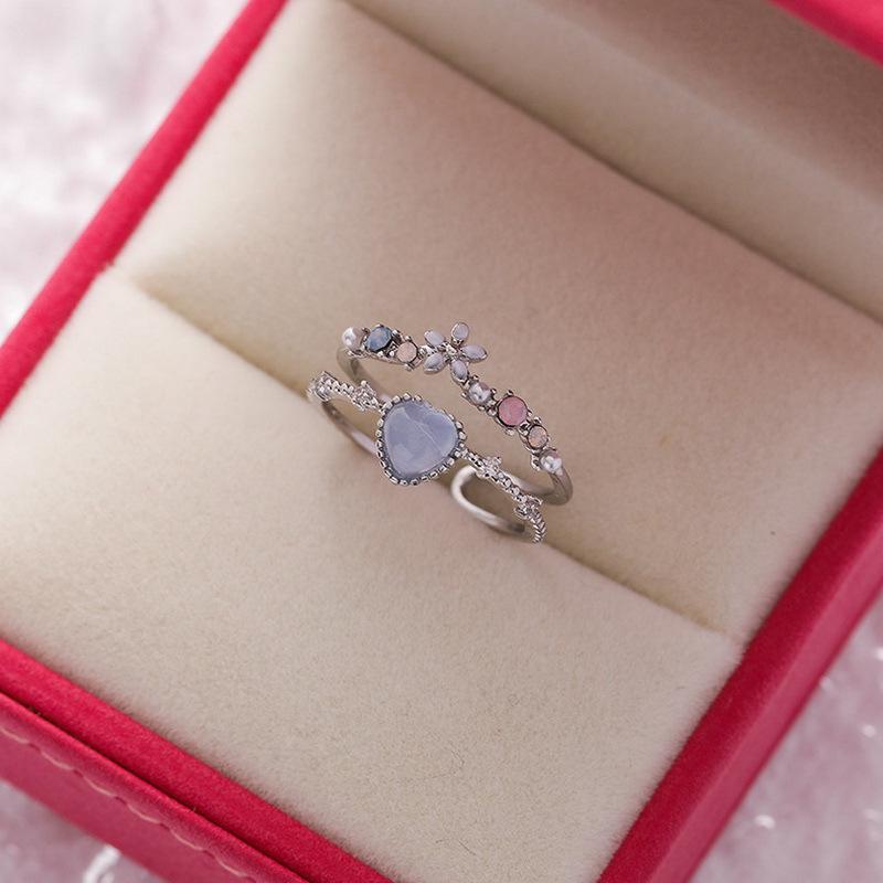 Elegant Women's Heart Flower Open Ring with Sparkling Diamonds