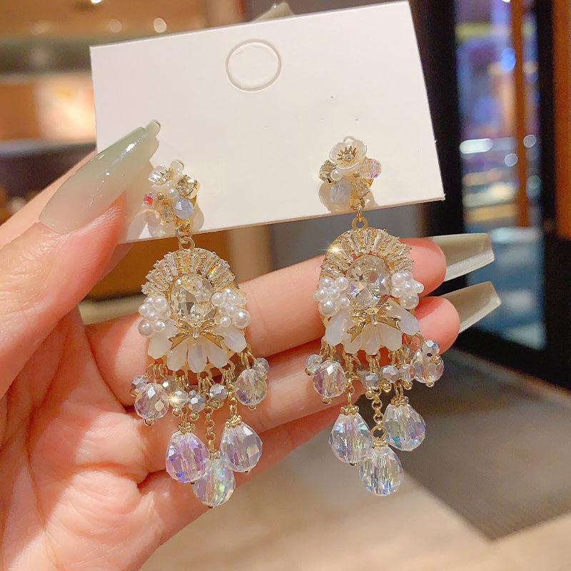 Exotic high-end fringed earrings, niche retro ethnic style earrings, French heavy industry bohemian earrings.