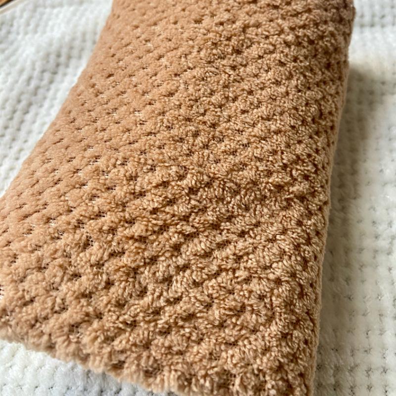 Non-shedding Absorbent Unisex Coral Fleece Bath Towel - Large, Quick-drying, Thickened Pineapple Grid Wrap