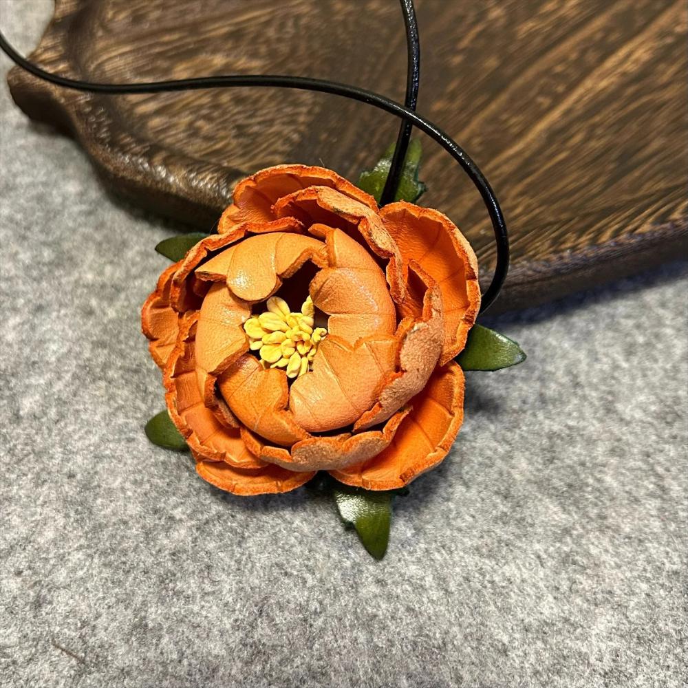 Portachiavi Fiore in Pelle di Mucca Ornamento da Appendere per Auto Decorazioni Floreali di Peonia Tridimensionali Pendente per Borsa Fatto a Mano Stile Nazionale
