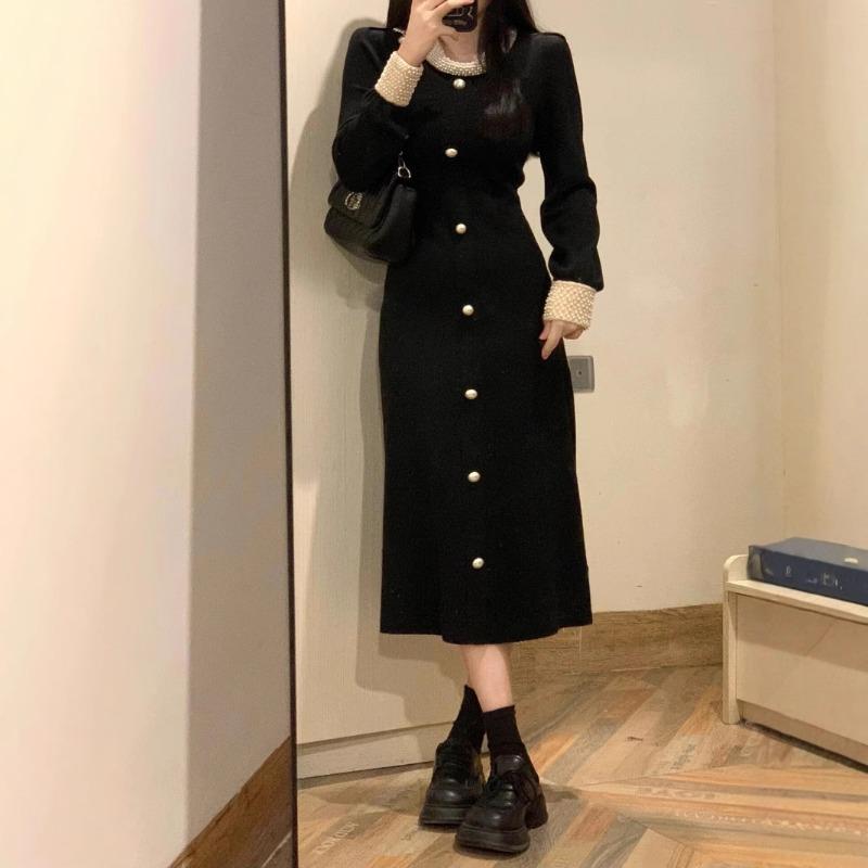 Early autumn new autumn clothes rich daughter high-end sense of wear temperament black knitted dress