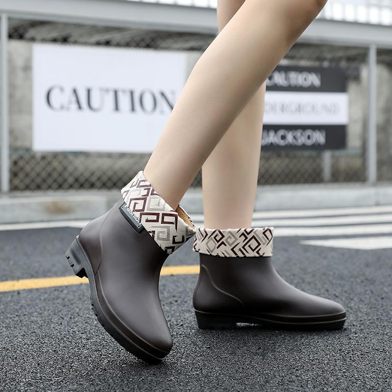 Water shoes female cute rain boots fashionable outer wear summer non-slip short rain shoes kitchen oil-proof waterproof boots rubber shoes