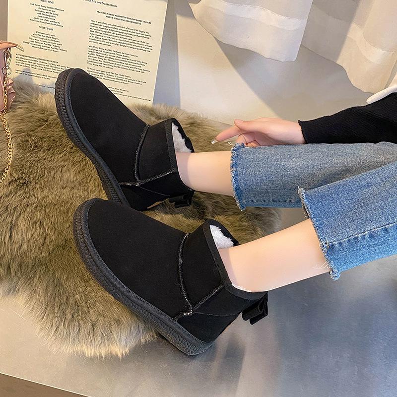 Snow Boots for Women's Winter New Casual and Comfortable Piled Thickened Flat-bottomed Muffins and Round-headed Short Boots for Women