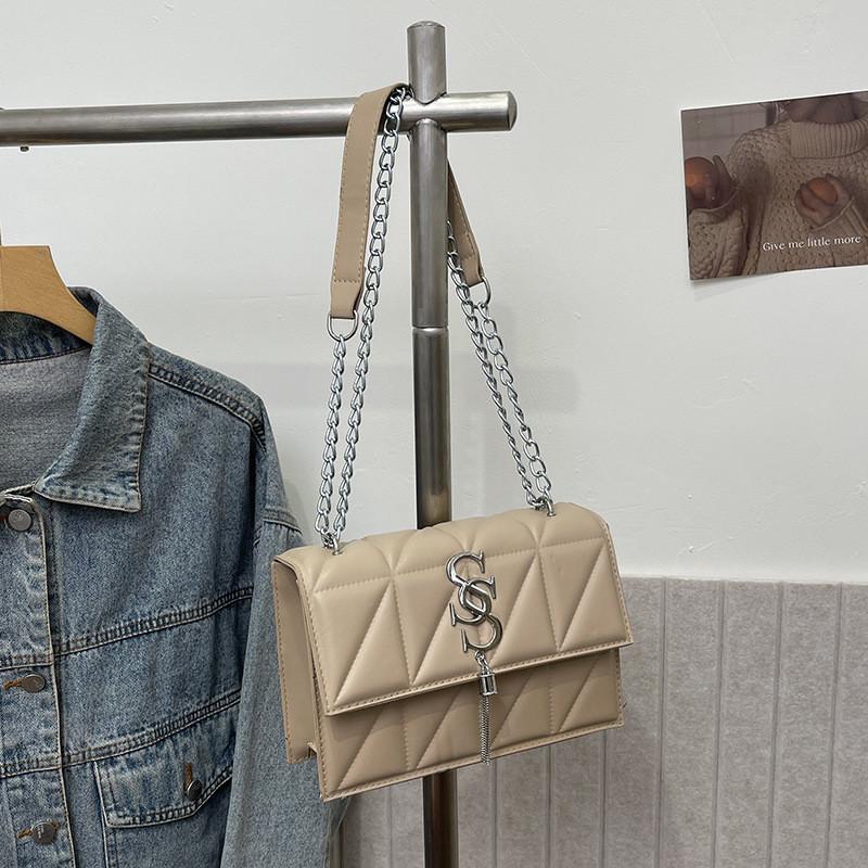 Trendy Retro Chain Shoulder Bag For Women Stylish Crossbody Purse In Black And White