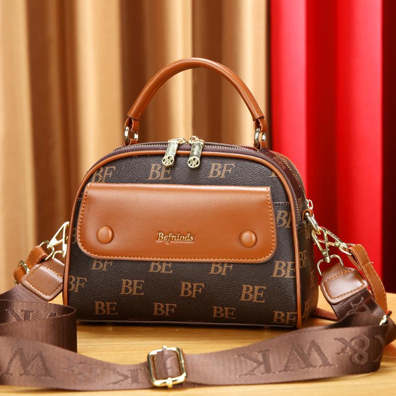 Bag Messenger Bag 2025 New Women's High-end Sense Foreign Women's Bag Versatile Portable Shoulder Bag Small Square Bag Women