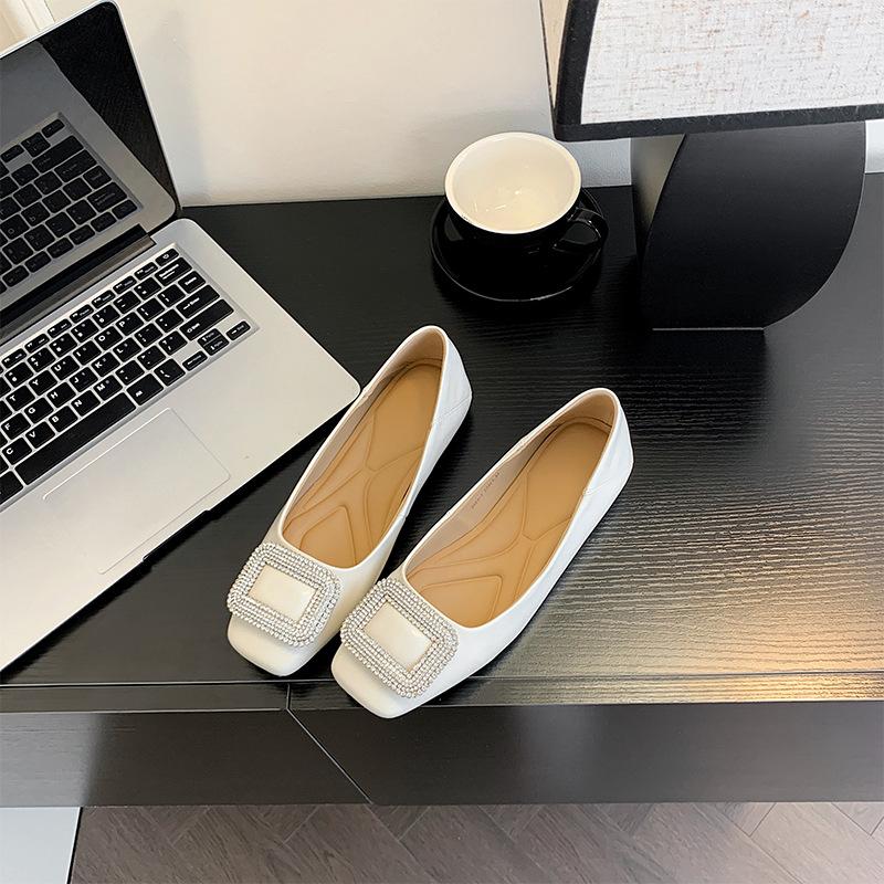 

Leather sheepskin rhinestone casual shoes women s wear autumn new Mary Jane women s shoes Doudou shoes 40