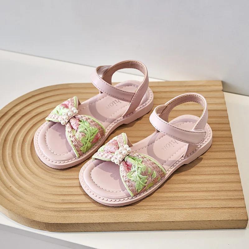 

Детские туфли принцессы на мягкой подошве 2024 Лето Новые сандалии для девочек с вышитым бантом Модная универсальная пляжная обувь для девочек для отпуска 23 розовый