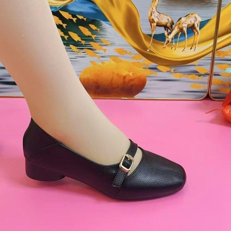 Single shoes new soft leather soft sole low top pointed comfortable and lightweight explosive flat bottom shallow mouth leather shoes 2025 wo