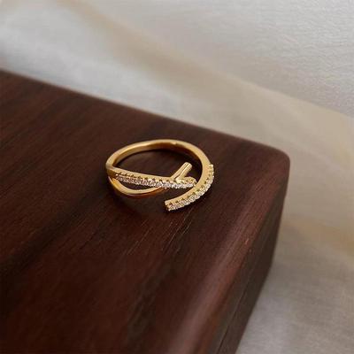 Elegante Anello Aperto a Croce Intarsiato con Zirconia - Gioiello di Moda di Alta Gamma, Lussuoso