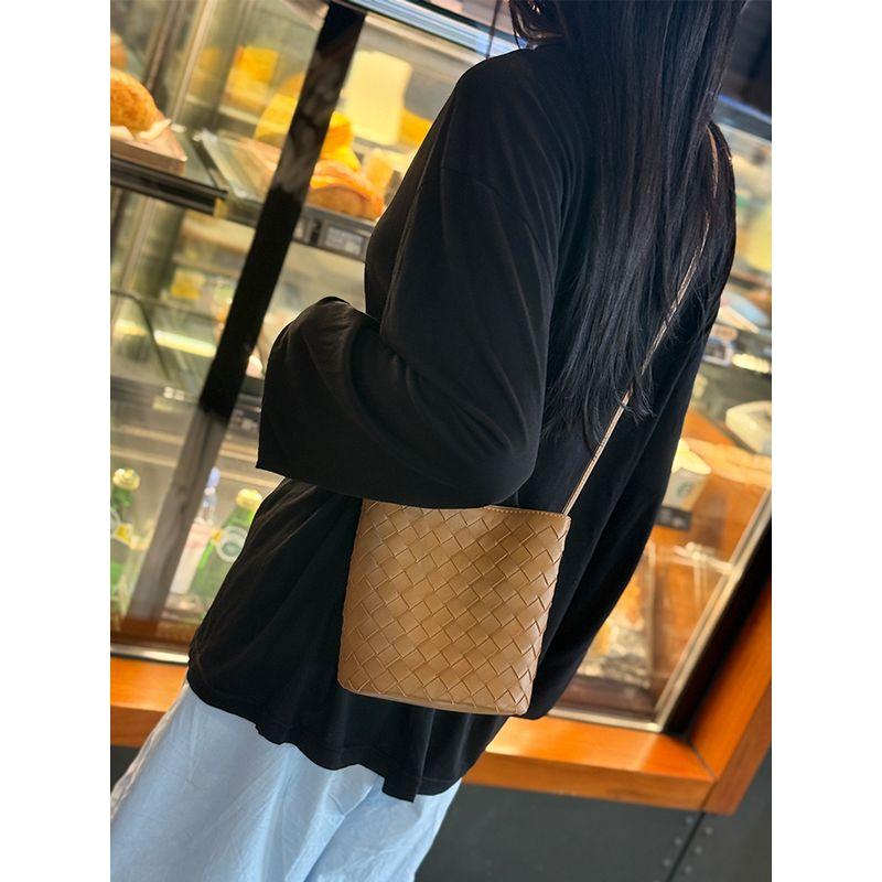 Bucket Bag Women High Sense 2025 Spring and Summer New Woven Genuine Leather Small Bag Fashion Niche Shoulder Shoulder Women's Bag