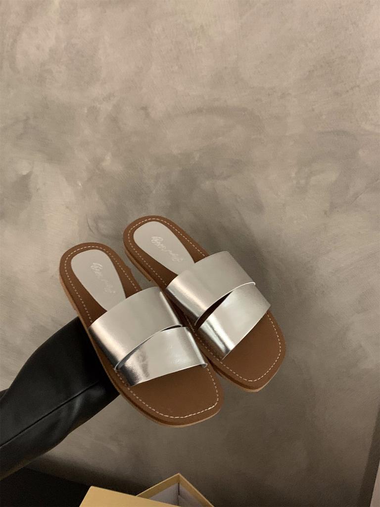 Internet Celebrity Flat-bottomed French Cool Slippers Women's Shoes Wear 2025 New Summer Retro Beach Seaside Roman Sandals