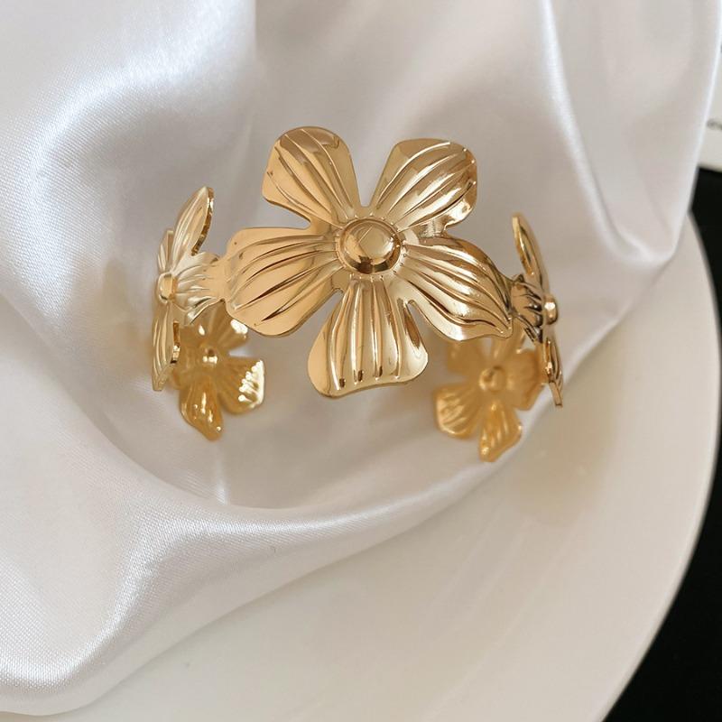 Metal flower pattern opening bracelet casual fashion personality temperament bracelet light luxury niche jewelry