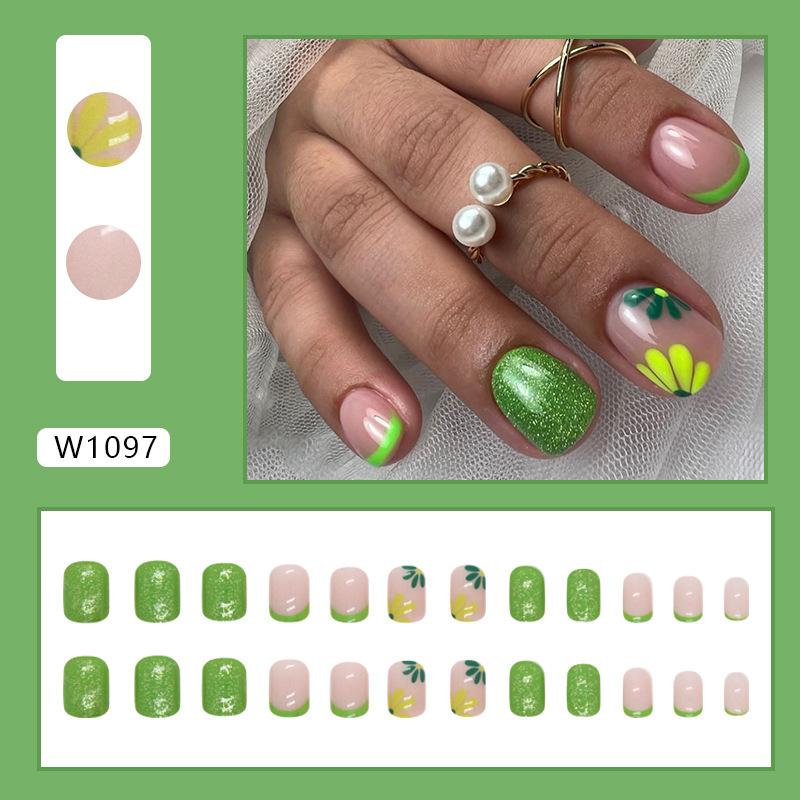 

The short European square is a must-have in summer, fresh and shining, fashionable, and can be worn with nail pads.