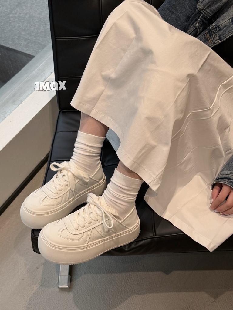 Weiße Lederplateauschuhe Damen 2025 neu runde Spitze Schnürer Sport- und Freizeit-Board-Schuhe, ein Schuh und zwei gelbe trendige