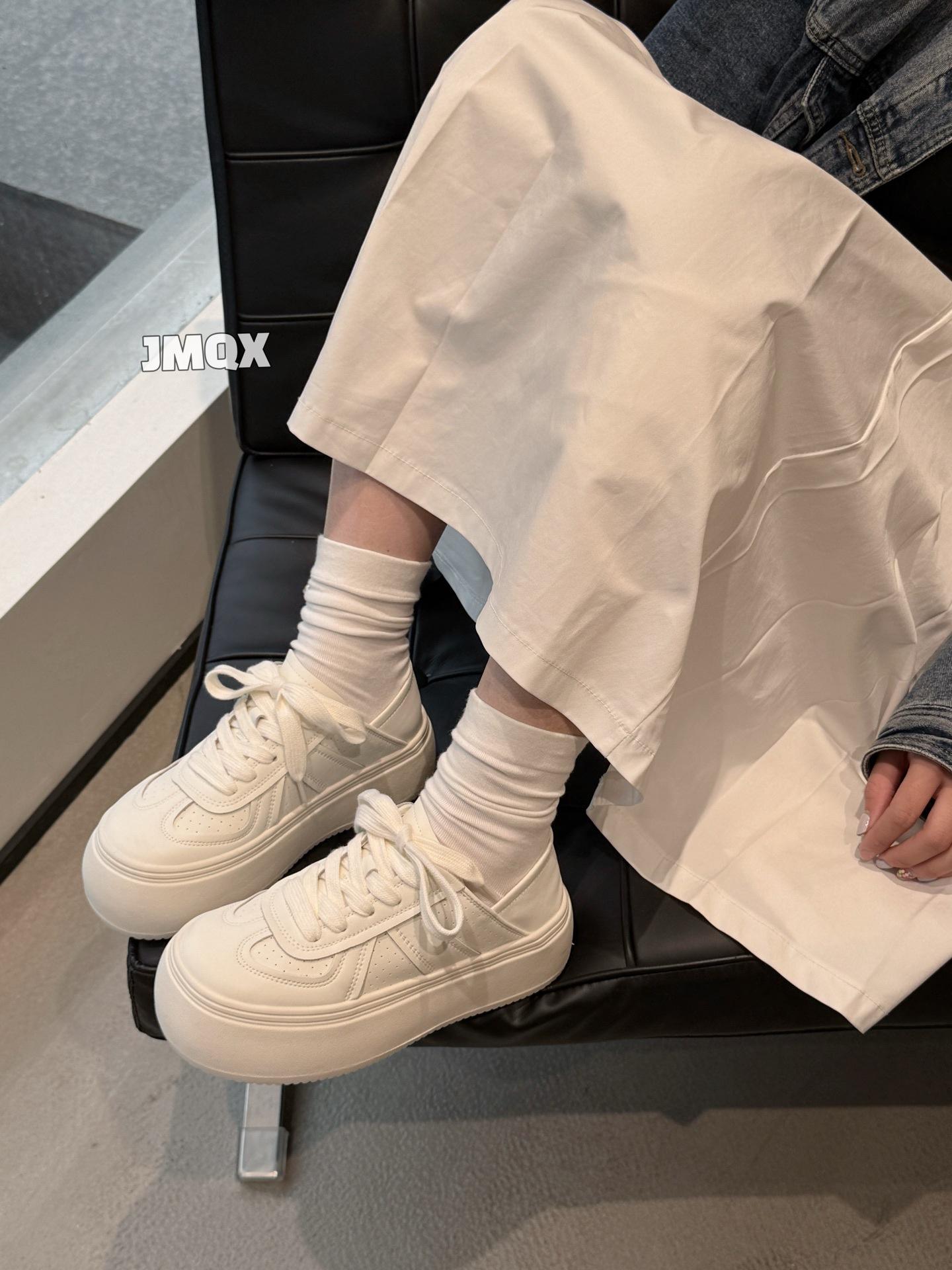 

Leather platform white shoes women s 2025 new round head lace-up sports and leisure board shoes, one shoe and two yellow trendy 35