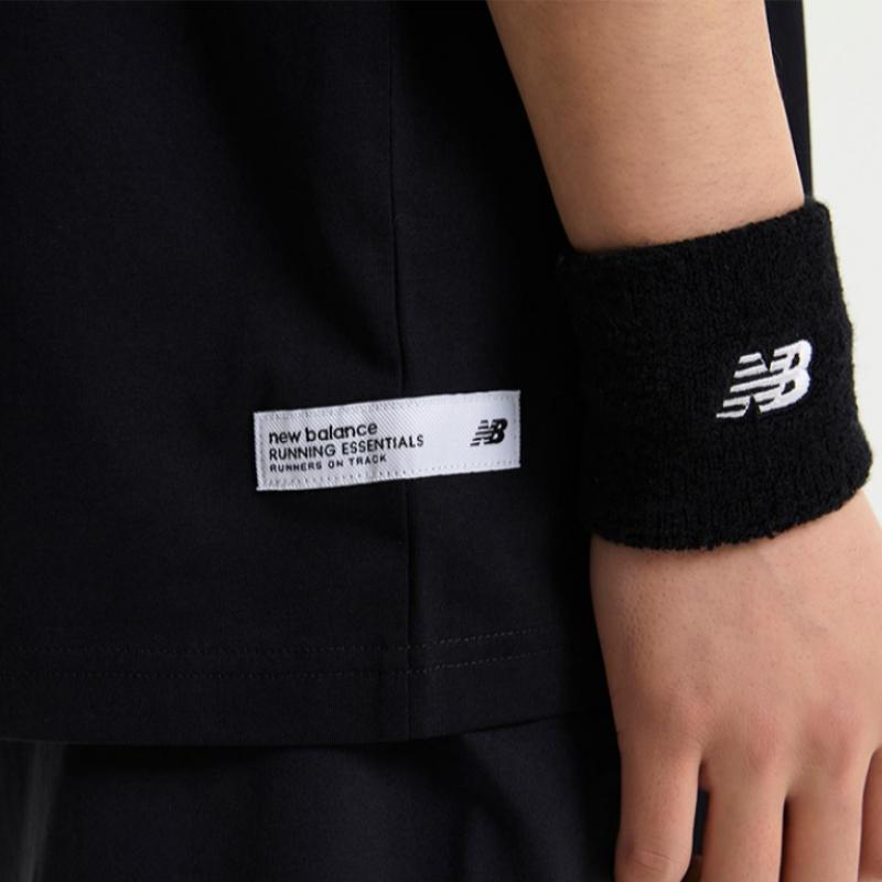 New Balance M Short Sleeve Tee Nqj Nbnee22423 19 Uni Runners Club Graphic Short Sleeve Tee